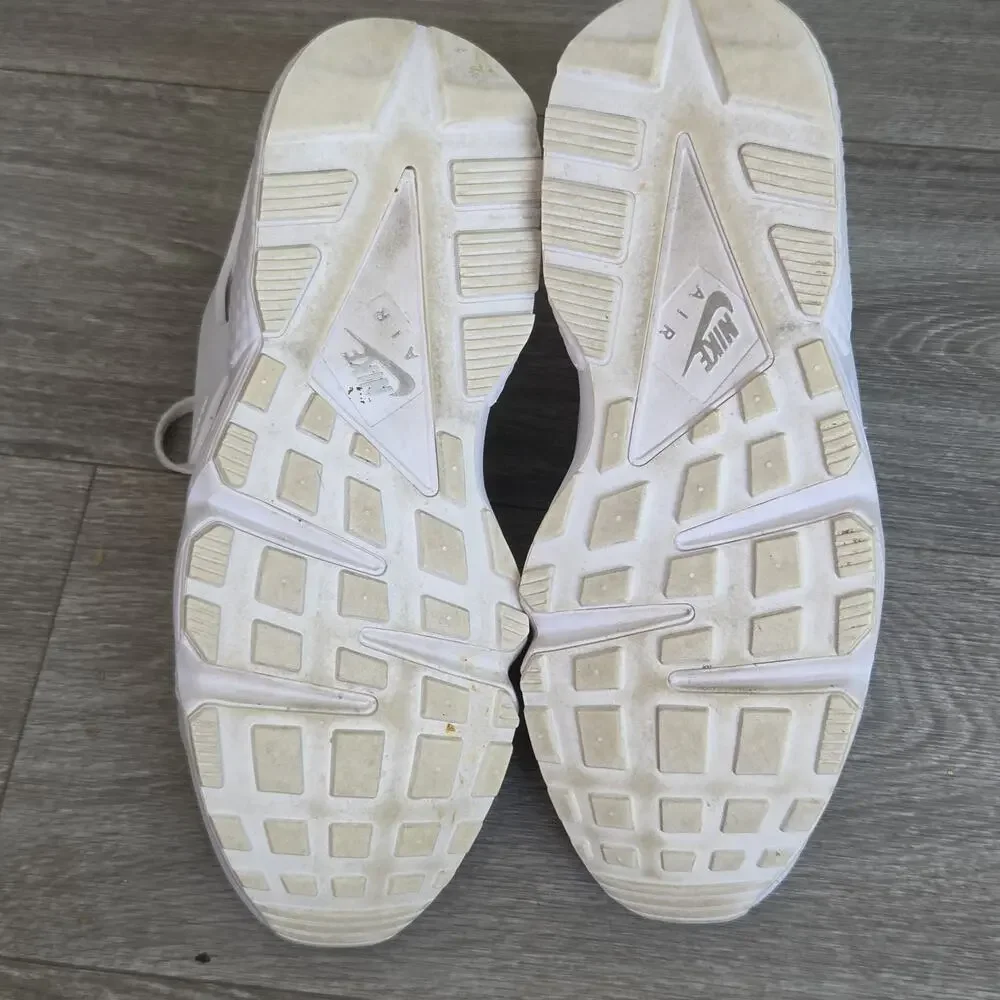 B2 Nike Air Huarache Triple White Women's US 7 Running Shoes (DD1068-102)
